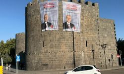 Diyarbakır Surlarına Bahçeli’nin Posterleri Asıldı