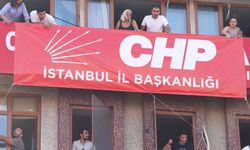 CHP İstanbul İl Başkanlığı Tabelası Yeni Yerine Asıldı