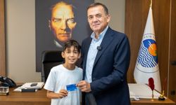 Başkan Abdullah Özyiğit, minik çevreci Aras ile buluştu