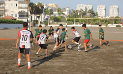 Mersin 14 Yaş Altı Plaj Futbolu Turnuvası Başladı: Akdeniz’in Kıyısında Genç Yetenekler Sahada