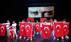 Minikler Sahnedeydi: Mezitli Cumhuriyet Coşkusunu Doyasıya Yaşadı