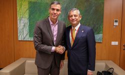 Özgür Özel İspanya Başbakanı Pedro Sanchez ile Bir Araya Geldi