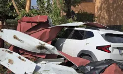 Adana’da Fırtına Çıktı: 2 Okulun Çatısı Uçtu