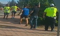Adana’da Yol Kapanınca Ortalık Gerildi: Koşuculara Saldırı