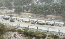 Hatay’da Dolu Yağışı Şehri Beyaza Bürüdü