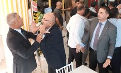 Kongrede Tansiyon Yükseldi: Kürsü Devrildi