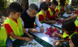 Mersin’de Çocuklar Nesli Tehlikedeki Kum Zambaklarına Sahip Çıktı