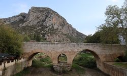 Kuraklık, Kozan’daki Tarihi Roma Köprüsü ve Atatürk Parkı’nı Vurdu