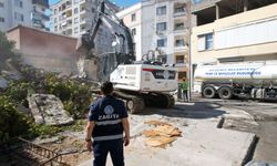 Akdeniz Belediyesi’nden Metruk Bina Operasyonu