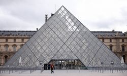 Louvre Müzesi'nden Çalınan Mücevherlerin Değeri 88 Milyon Euro