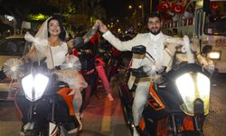 Gelinlik ve Damatlıkla Cumhuriyet Coşkusuna Katıldılar