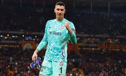 Berke Özer kimdir? Fransa Ligue 1'e transfer olan kaleci Berke Özer'in kariyerinde hangi takımlar var?