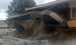 Enkaz Başında 12. Saat: Anne Ve Baba Aranıyor