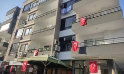 Mersin kırmızı beyaza büründü: Cumhuriyet coşkusu sokakta