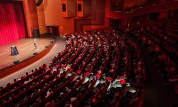 Yenişehir’de Sanat Dolu Hafta: Komedi Festivali Salonları Doldurdu