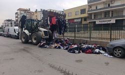 Akdeniz’de Caddeye Dökülen Tekstil Atıkları ve Kıyafet Yığınları Toplandı