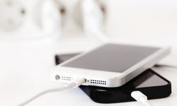 Pilinizi Çabuk Bitirmeyin: Bu Saatlerde Telefonu Şarja Takmayın