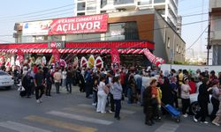 Mersin’de indirim izdihamı: Züccaciye açılışında uzun kuyruklar oluştu