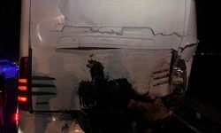 Adana’da tur otobüsüne tır çarptı: 1’i ağır 14 yaralı