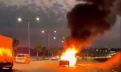 Adana’da Seyir Halindeki Otomobil Alev Aldı