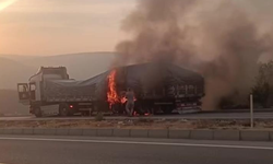 Mersin’de Yolda Korkutan Anlar: Tır Alev Aldı