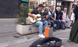 Mersin Sokakları Sanatla Canlanıyor: Genç Müzisyenler “Özgür Şehirde” Seslerini Duyuruyor