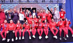 Türk Boksu Avrupa’nın Zirvesinde: Zafer ‘Erik Dalı’ ile Kutlandı