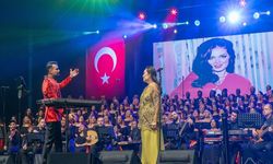 Türkan Şoray Mersin’de Sanatseverlerle Buluştu