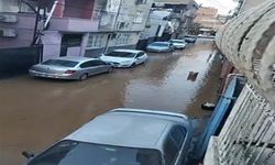 Adana’da İçme Suyu Borusu Patladı, Sokaklar Göle Döndü