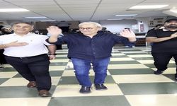 Öğrenciler 35 Yıllık Hocalarını Gözyaşları ve Alkışlarla Uğurladı