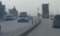 Damperi Açık Kamyon Trafik Lambasına Çarptı