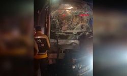 Midibüs Çekiciye Çarptı: 11 Yaralı