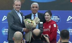 Mersin'de Amatör Spor Kulüpleri Ve Başarılı Sporcular İle Antrenörlerine Nakdi Destek