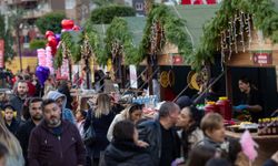 Mezitlililer Yılbaşı Coşkusunu Demokrasi Meydanı’nda Yaşadı
