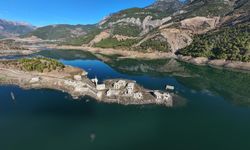 Mersin’de Baraj Alarm Veriyor: Su Çekildi, Köy ve Cami Ortaya Çıktı