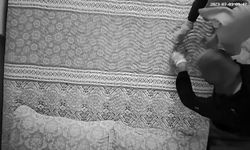 Hırsızlar Yatak Odasının Kamerasına Yakalandı