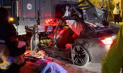 Gece Yarısı Korkunç Kaza: Lüks Araç Hurdaya Döndü