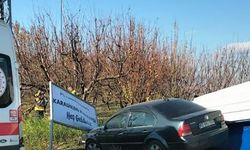 Direksiyon Hakimiyetini Kaybeden Sürücü Otobüs Durağına Çarptı