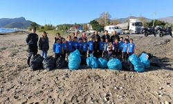 Bozyazı’da Öğrenci, Veli ve Jandarma El Ele Sahil Temizliği