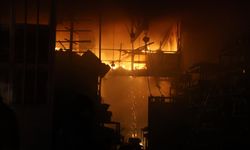 Sanayi Sitesi Alevlere Teslim Oldu: 9 İş Yeri ve 1 Araç Zarar Gördü