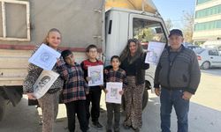 Aracını Atölyeye Çevirdi, Resimleriyle Gönüllere Dokundu