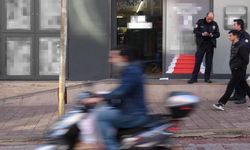 Zincir Market'e Giren Şahıs, 3 Kişiyi Yaraladı