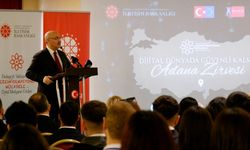 Dijital Güvenlik ve Dezenformasyonla Mücadele, Adana'da Gençlerle Ele Alındı