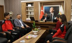 Toroslar’ın Gururu Milli Taekwondocular: Başkan Yıldız Sporcuları Ağırladı