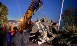 Vinçten Düşen İş Makinesi Paniğe Neden Oldu