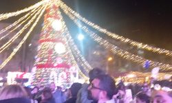 Mersin’de Yılbaşı Pazarında Yapay Kar Sürprizi