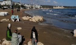 Kar Yağışının Etkili Olduğu Türkiye’de Kızkalesi Tatilcileri Ağırladı