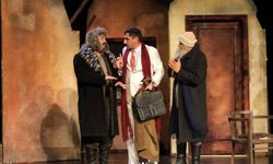 Buzlar Çözülmeden Oyunu Tiyatroseverlerle Buluşuyor