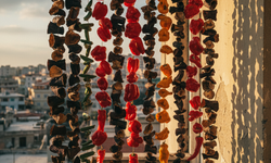 Mersin Balkonlarında Geleneksel Kurutmalıklar Raflara İniyor