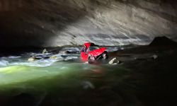 Hafif ticari araç Zap suyuna yuvarlandı